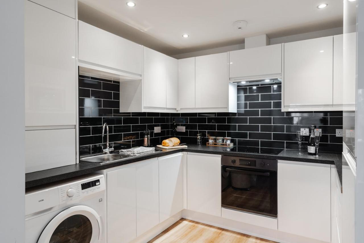 Victoria Home - 2 Bedroom Wi-Fi Parking Workers 하이드 외부 사진