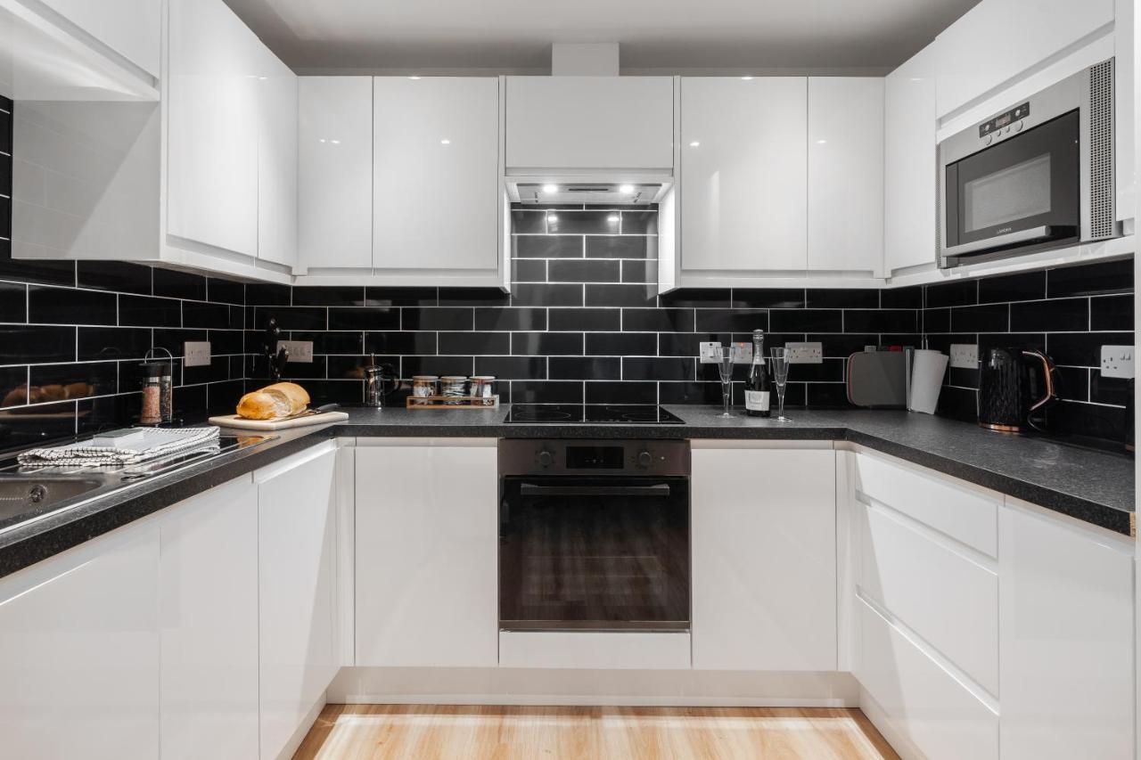 Victoria Home - 2 Bedroom Wi-Fi Parking Workers 하이드 외부 사진
