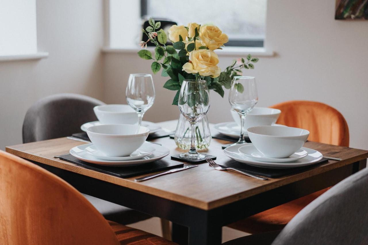 Victoria Home - 2 Bedroom Wi-Fi Parking Workers 하이드 외부 사진